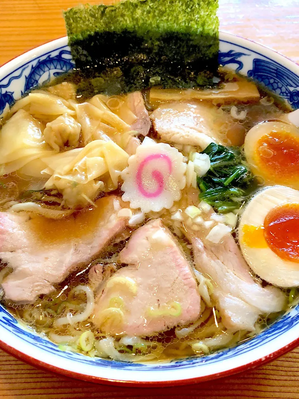 Snapdishの料理写真:Noriyuki Saitoさんの料理 焼豚ワンタンメン 味玉入り
白河手打中華 賀乃屋 1130|Noriyuki Saitoさん