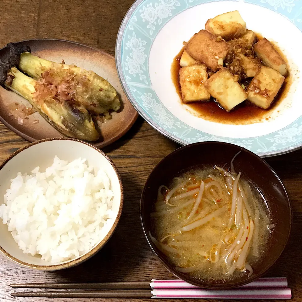 #ごはん 
#揚げの油淋鶏ソースかけ
 #焼きなす 
 #もやしラーメン|まきさん