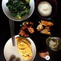 Snapdishの料理写真:Rice omelet with potato sauce
Seasonal vegetables
Budweiser 
Chicken pie
Pan-fried Patagonian toothfish|youngさん