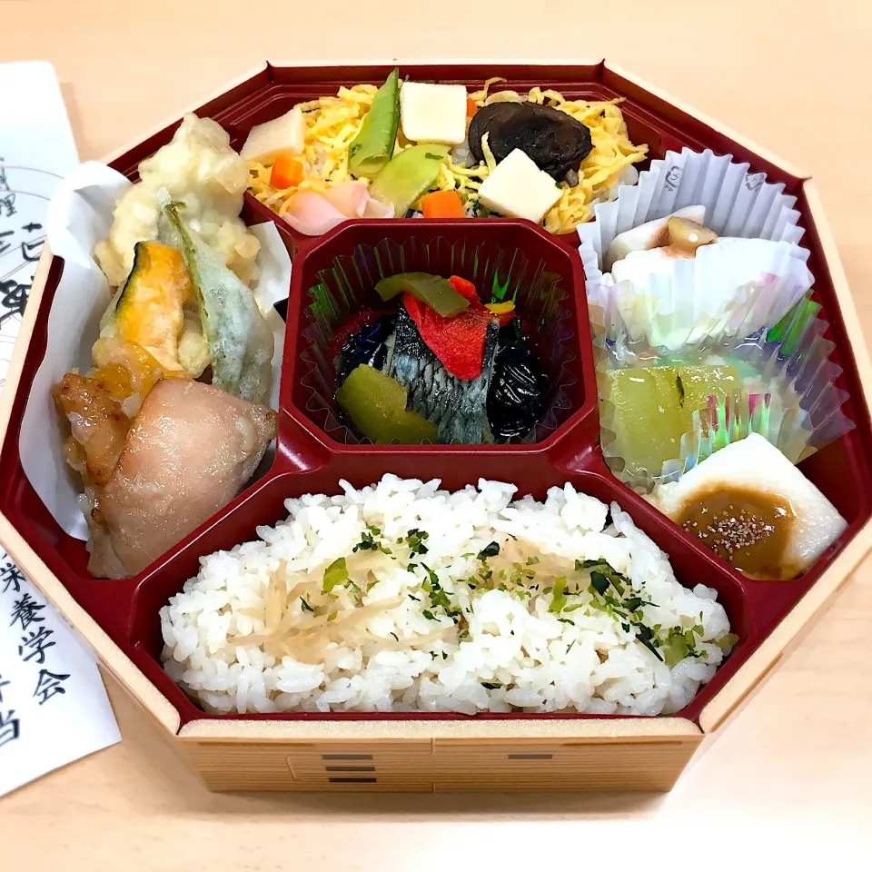 Snapdishの料理写真:スポーツ栄養学会ランチョンセミナーお弁当|izuminnie08313さん