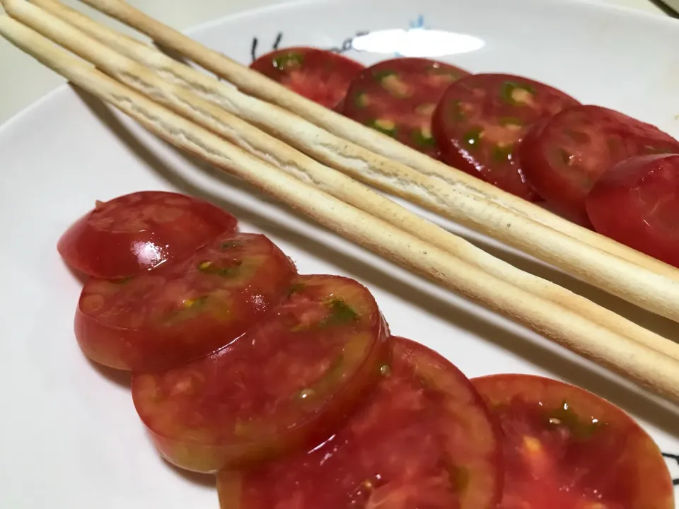 家のスツツッキーニ！夏はこれで、秋田県本荘市の重兵衡トマトとグリッシーニ！|お家でbar!さん