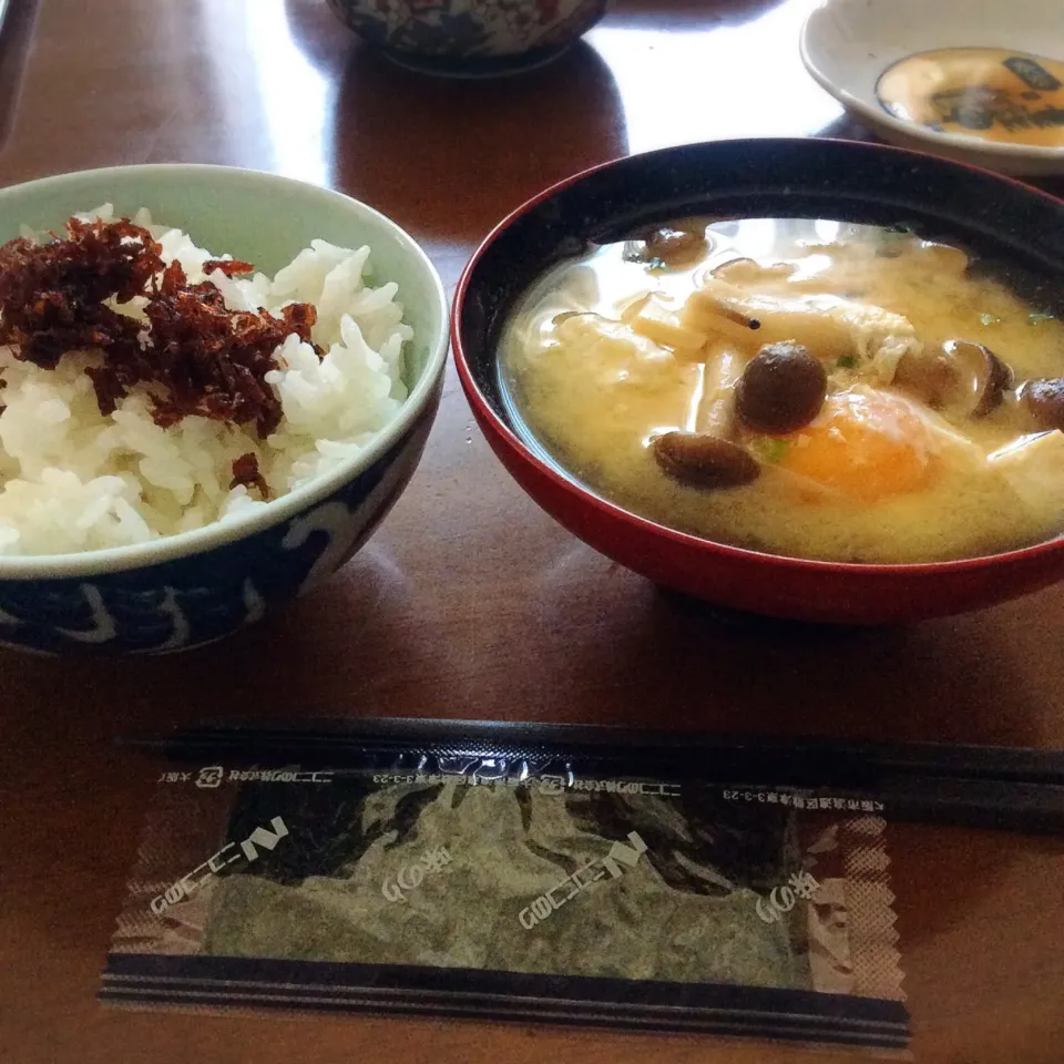 Snapdishの料理写真:実家にて 味海苔・あみの佃煮 & しめじと豆腐の卵入りお味噌汁 2018.7.14|キラ姫さん