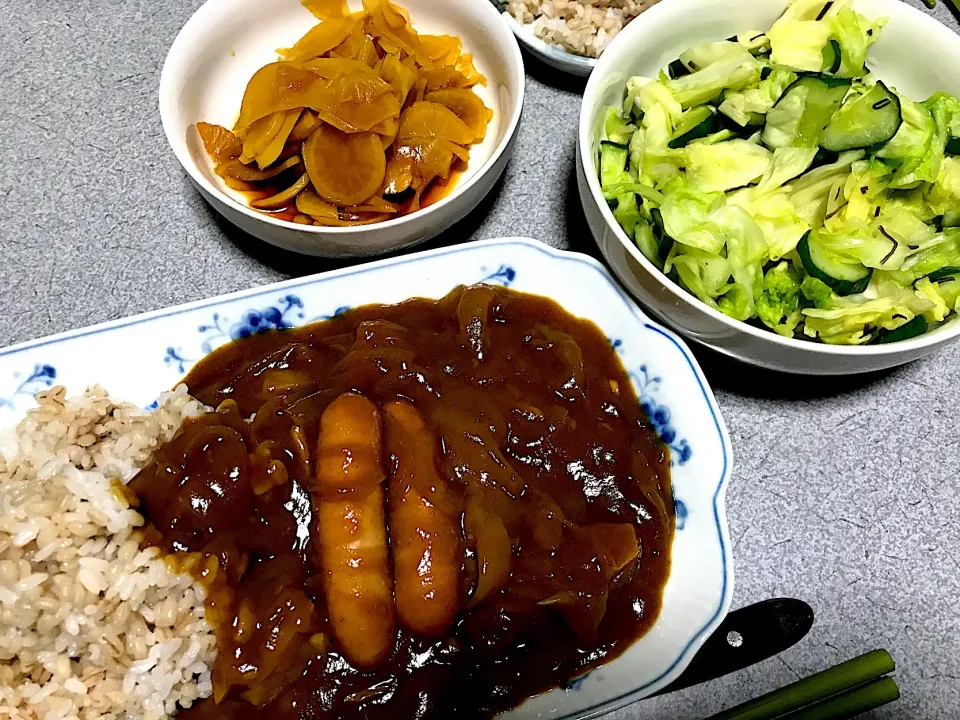 もち麦飯ウィンナーカレーライス、白菜キュウリ浅漬け、味付けたくあん|ms903さん