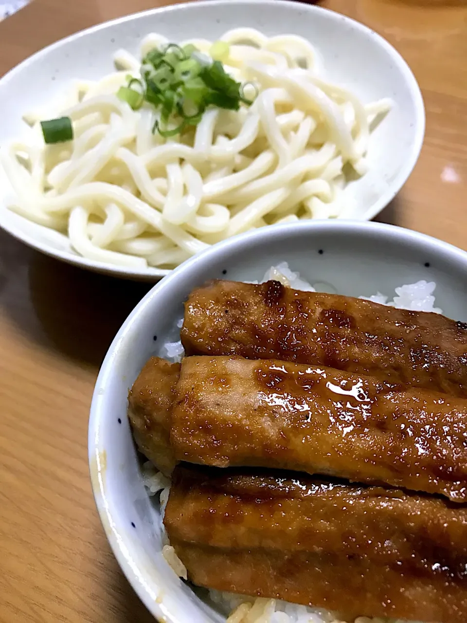 Snapdishの料理写真:うどん&イワシの蒲焼き丼|sinさん