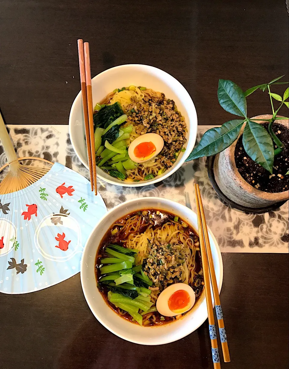 Snapdishの料理写真:豚ひき肉と高菜の炒め入りの醤油ラーメン|Emeiさん