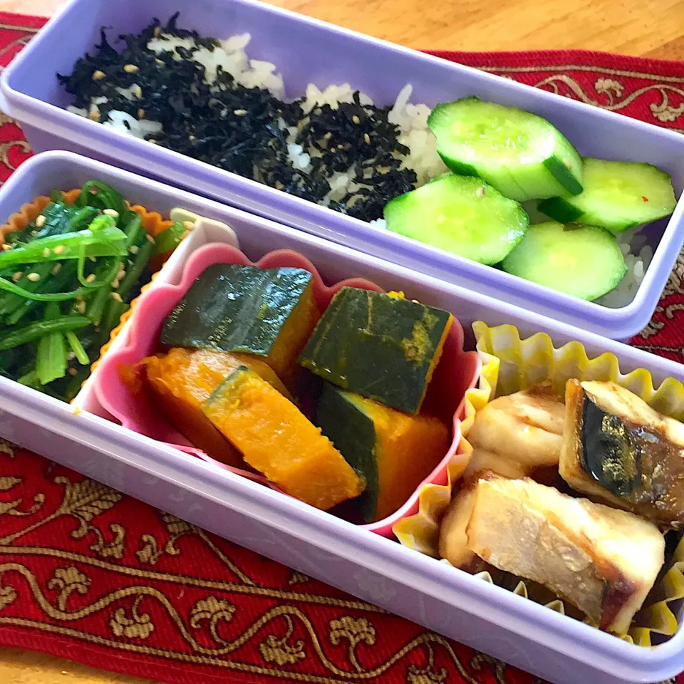 塩鯖と、南瓜の煮物と、ほうれん草の胡麻和えと、わかめごはん弁当|もえさん