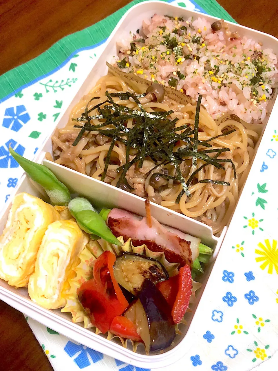 Snapdishの料理写真:7.23☆旦那弁当
キノコの和風パスタ
なすとパプリカの揚げ浸し
アスパラのベーコン巻き
卵焼き
枝豆|のん∞さん