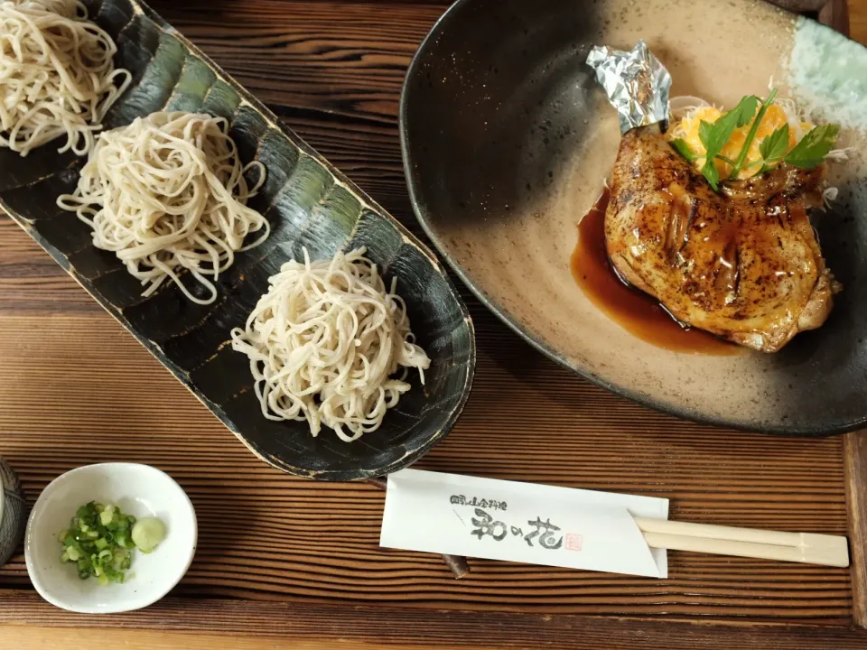 蕎麦と鶏もも肉の照り焼き。|織友さん