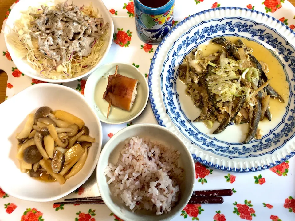 柳川もどき
きのこのガーリック醤油炒め🍄
黒胡麻根菜サラダ🥗
イカ飯🦑
スーパーフードプレミアム雑穀ごはん🍚🥢|yumyum😋さん