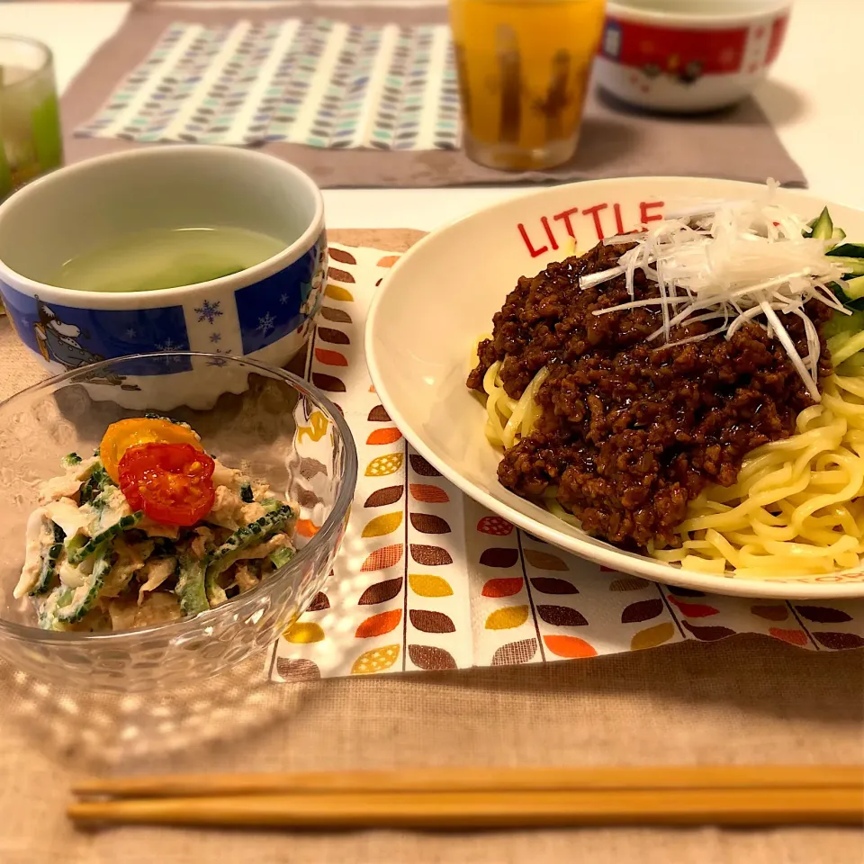 お昼ごはん
✳︎ジャージャー麺
✳︎長ネギのスープ
✳︎ゴーヤサラダ
✳︎ジンジャーエール|さっちんさん