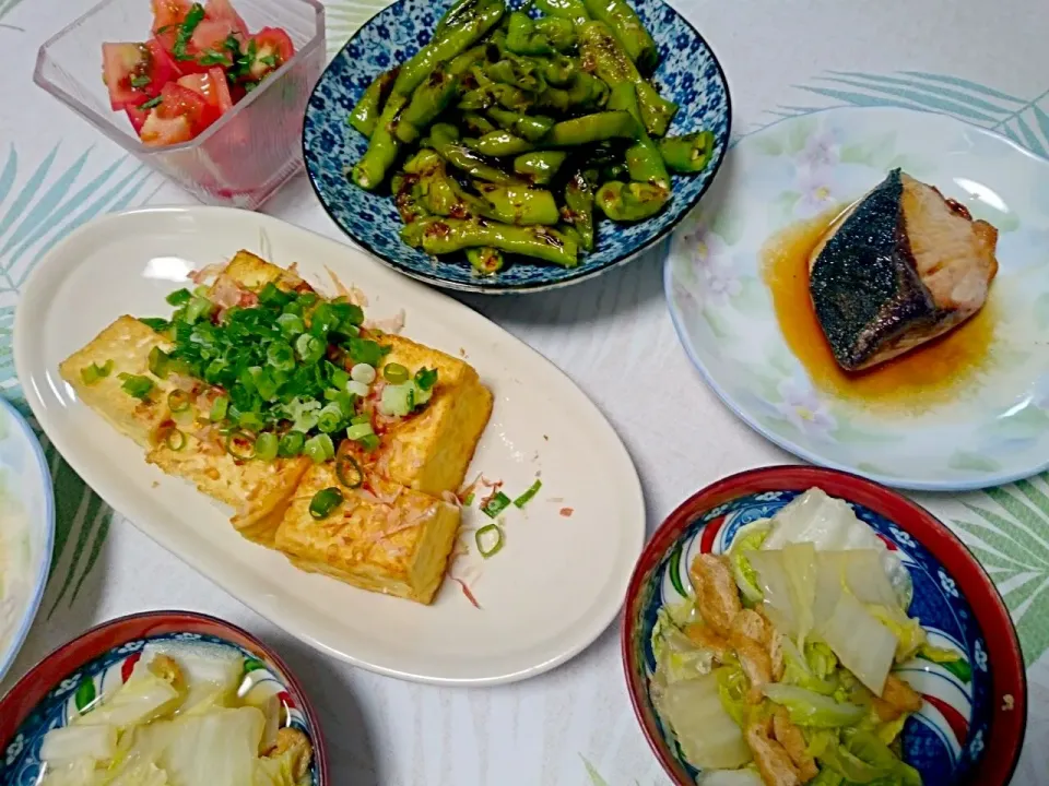 ☆今日の晩ごはん☆ ぶりの照り焼き 甘長ピーマン   白菜煮 厚揚げの焼いたん   トマト|hamamaさん