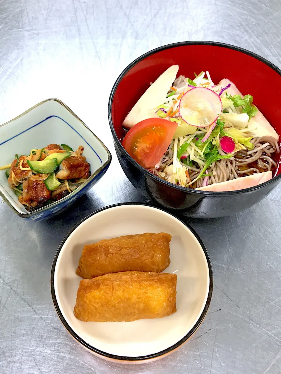 サラダ蕎麦、鰻と胡瓜の酢の物、稲荷寿し|ター坊さん