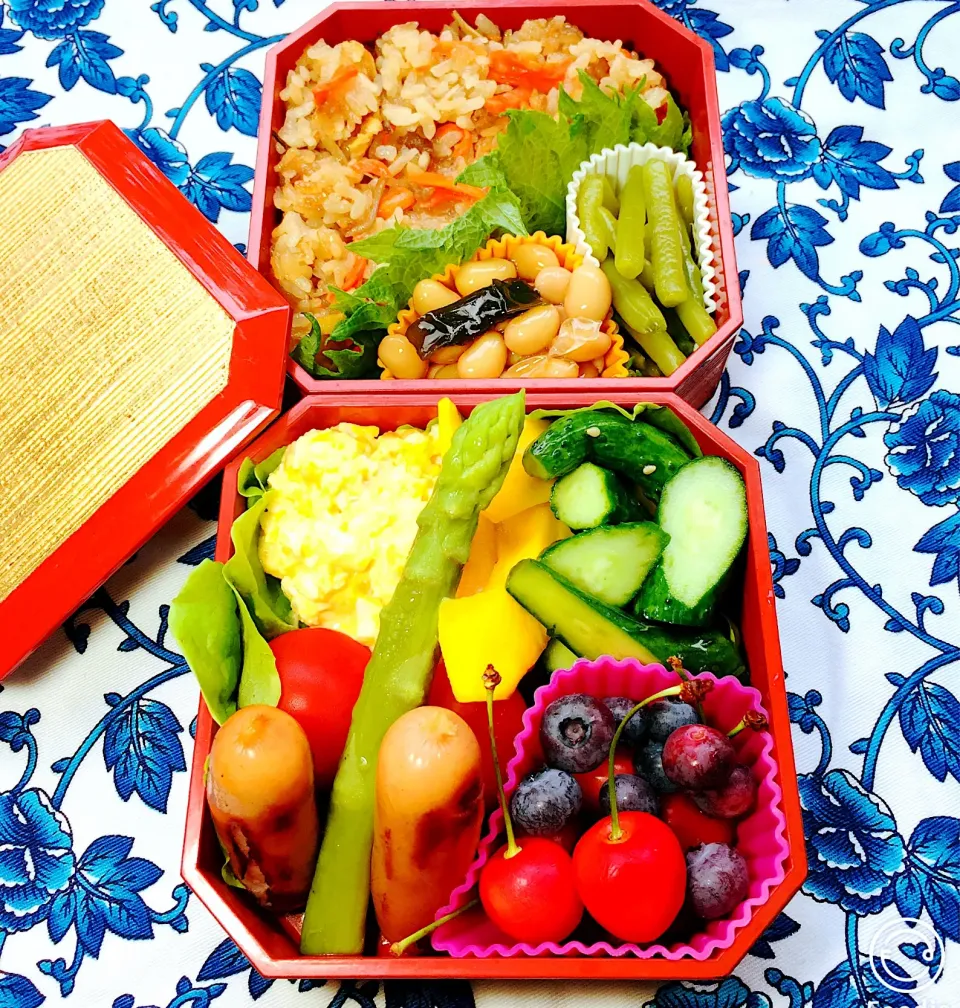 #お弁当  #お父さん弁当  #炊き込みご飯弁当 
 #野菜たっぷり #山菜 #ミズのお浸し #ゆで玉子マヨ 
 #庭で採れたシリーズ  #blueberry  #ブルーベリー 
 #さくらんぼ|Blueberry🫐さん