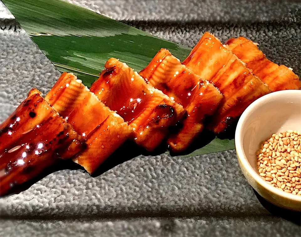 Snapdishの料理写真:夏魚 釣りアナゴ 蒲焼。白胡麻、山葵。                                                長崎県対馬産。|酒肴菜 kun                          自 2018.5.1さん