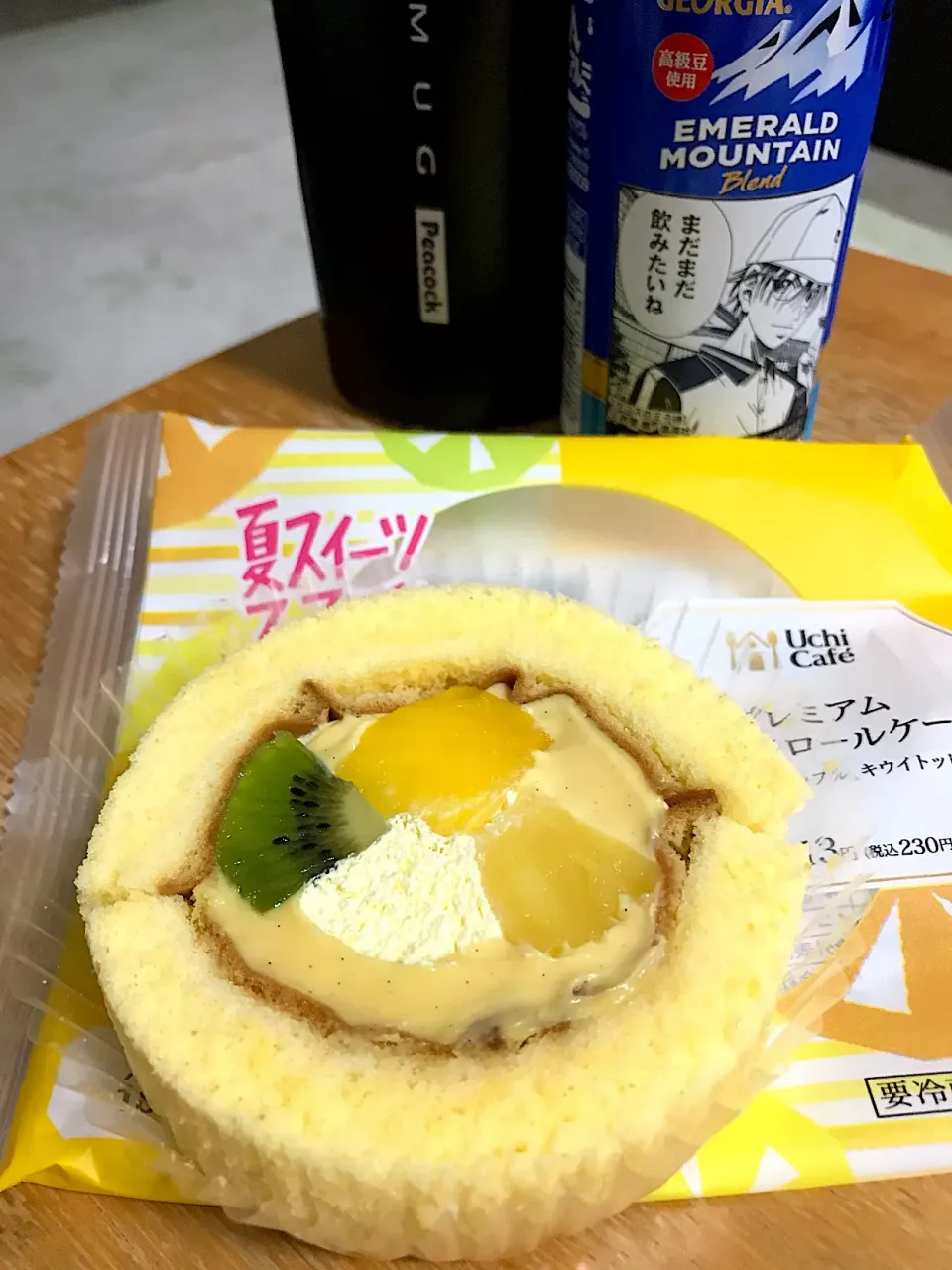 Snapdishの料理写真:プレミアムロールケーキ🍰
ジョージアコーヒー☕️

まだまだ飲みたいね
by テニスの王子様|るみおんさん