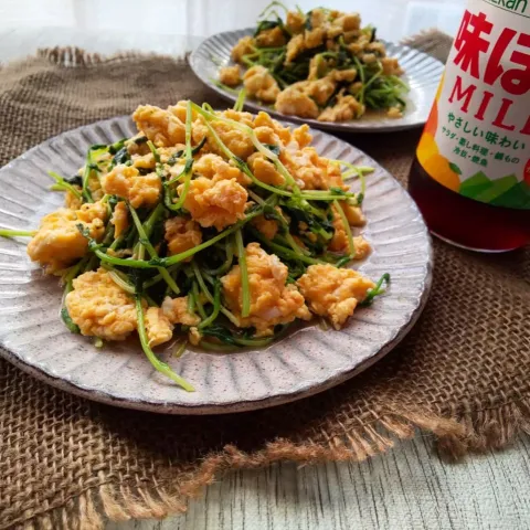 「味ぽんMILD」を使ってみたSnapdishの料理・レシピ写真:ふわふわ玉子とシャキシャキ豆苗の味ぽん炒め