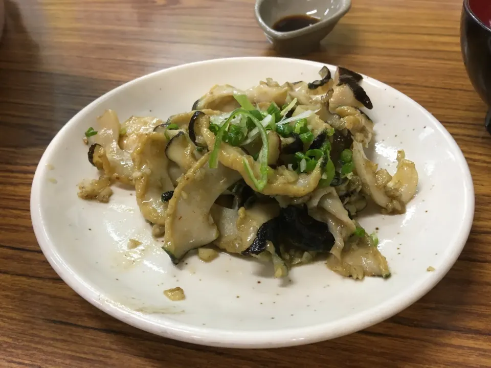 Snapdishの料理写真:貝のにんにくバター炒め|PegaOさん