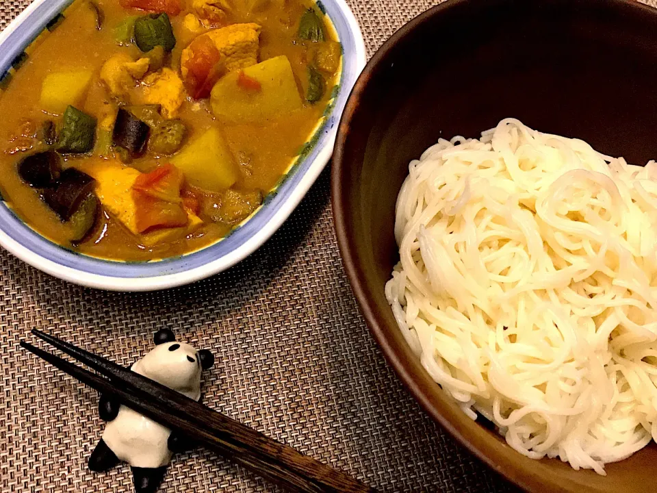 Snapdishの料理写真:夏野菜のカレーを
白石温麺でいただきます♪|Takayukiさん