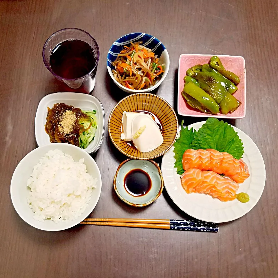 サーモンのお刺身の夜ご飯♡|Mami.Nさん