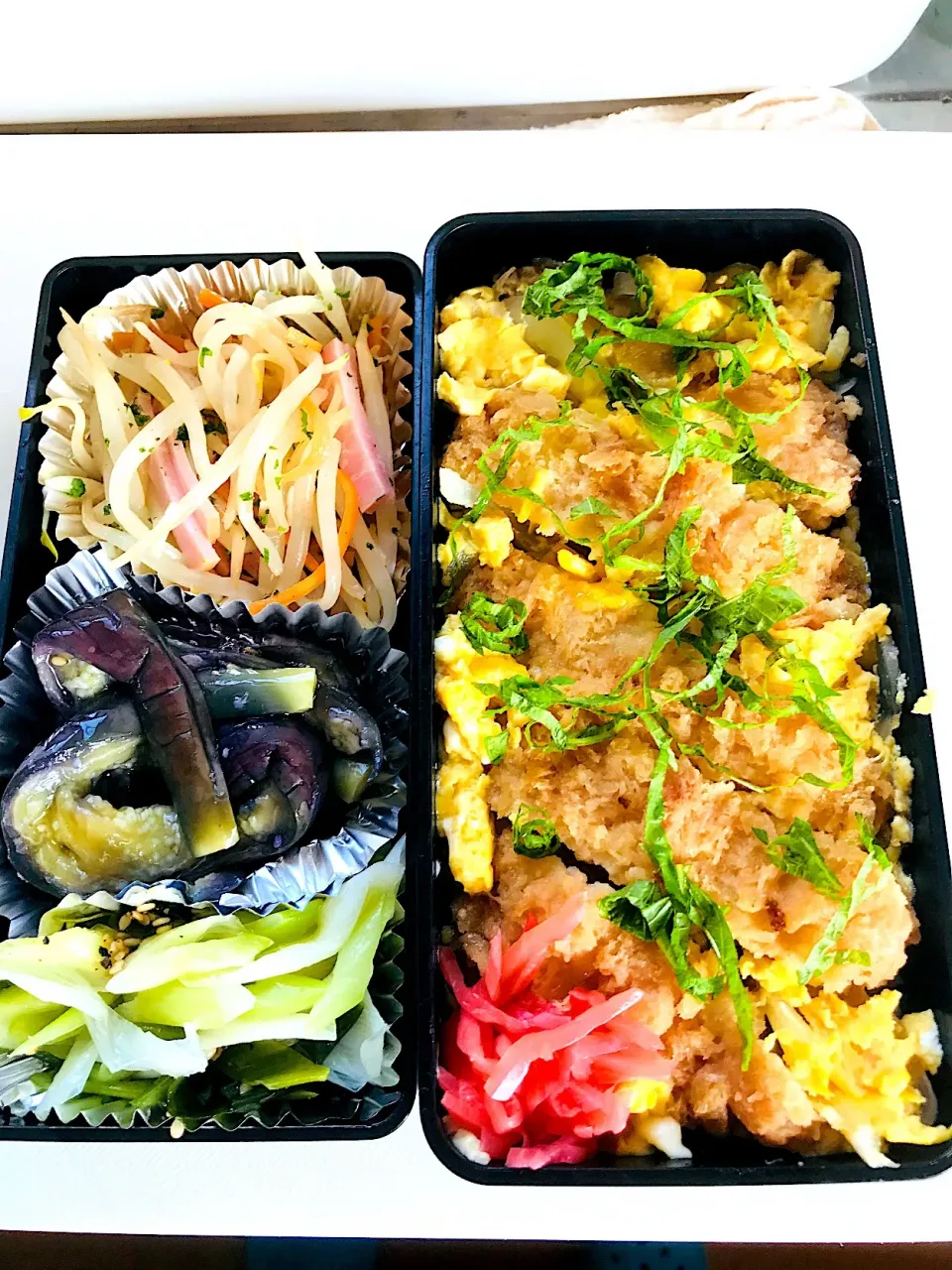 今日はカツ丼弁当☆もやしとハムの和え物☆蒸しナスの中華ドレッシング☆長ネギとわかめのナムル|ゆきさん