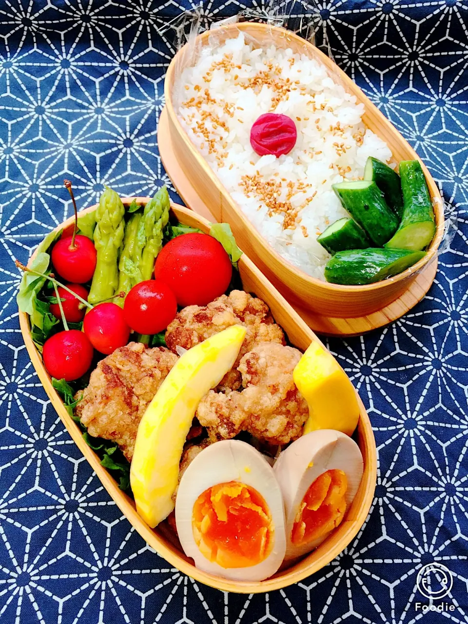 Snapdishの料理写真:#お弁当  #お父さん弁当  #お弁当じまん 
 #メンズ弁当  #唐揚げ弁当  #野菜たっぷり 
 #アスパラガスのサラダ #味玉子  #コリンキーピクルス #デザートはサクランボ|Blueberry🫐さん