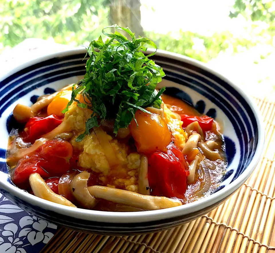 昼ごはん  トマトとしめじの味ぽん炒め餡かけの天津飯|砂雪さん