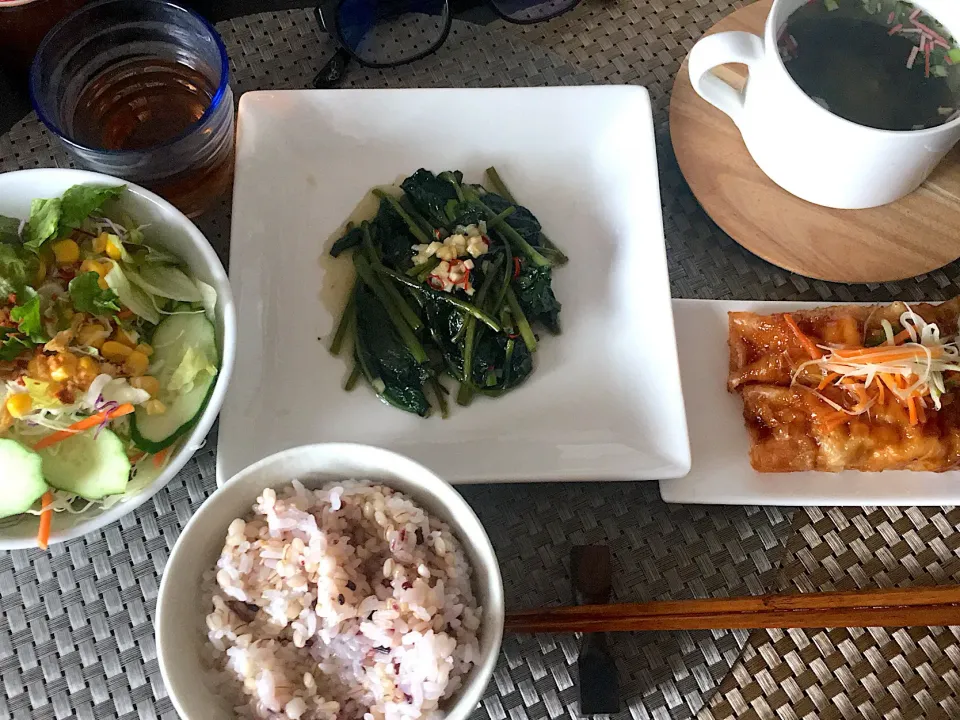 空芯菜炒め🌱
肉巻甘酢あんかけ🍖
ミックスサラダ🥗
トロッとわかめスープ☕︎
スーパーフードプレミアム雑穀ごはん🍚🥢|yumyum😋さん