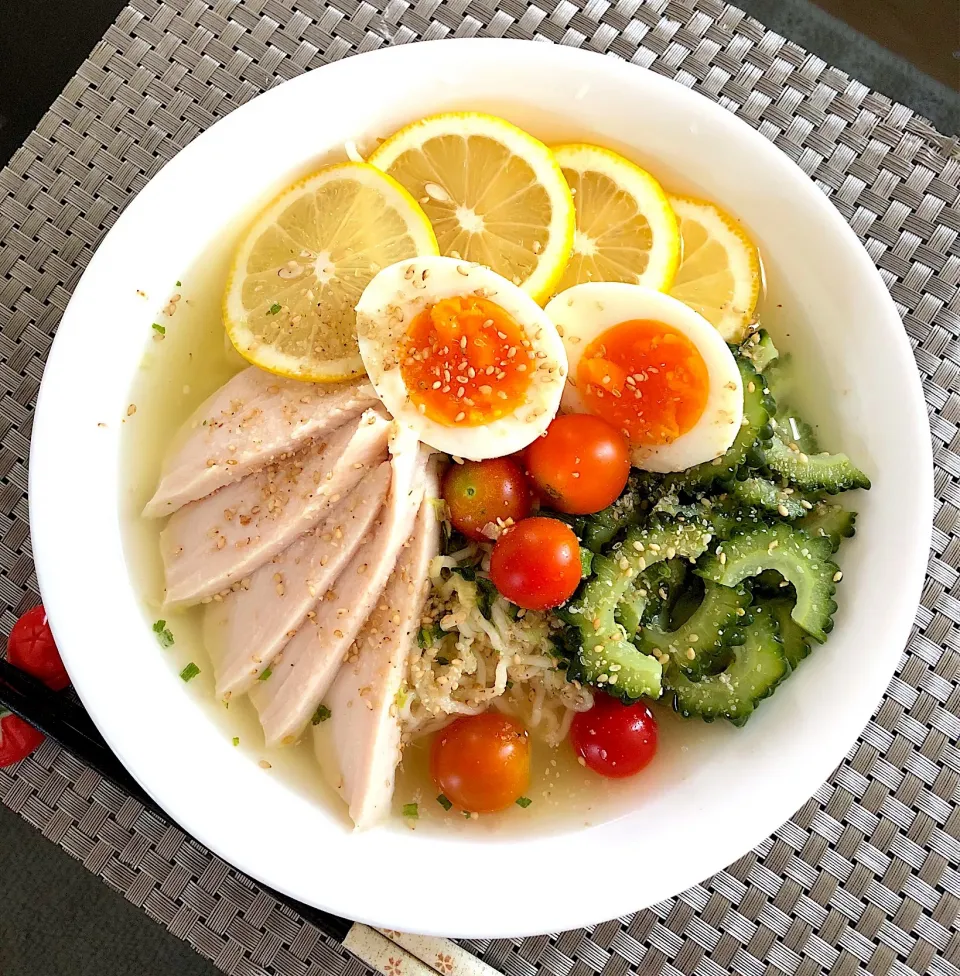 Snapdishの料理写真:サラチキ乗せ冷やしラーメン💪  #サッポロ一番|ゆかりさん