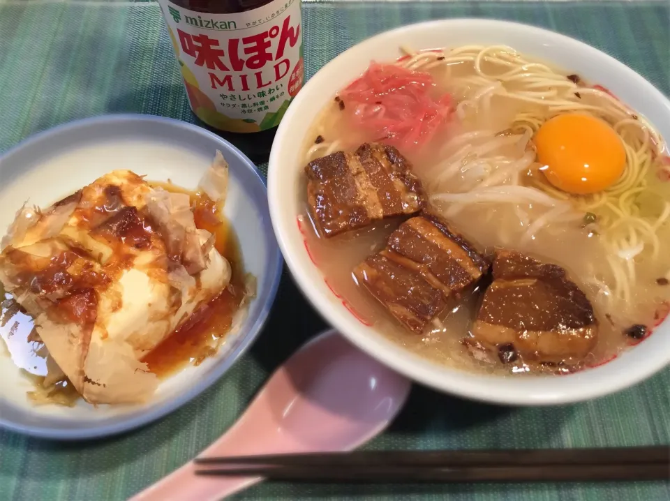 レトルト角煮の鹿児島ラーメンと味ぽんマイルドの冷奴|Manabu Tanakaさん