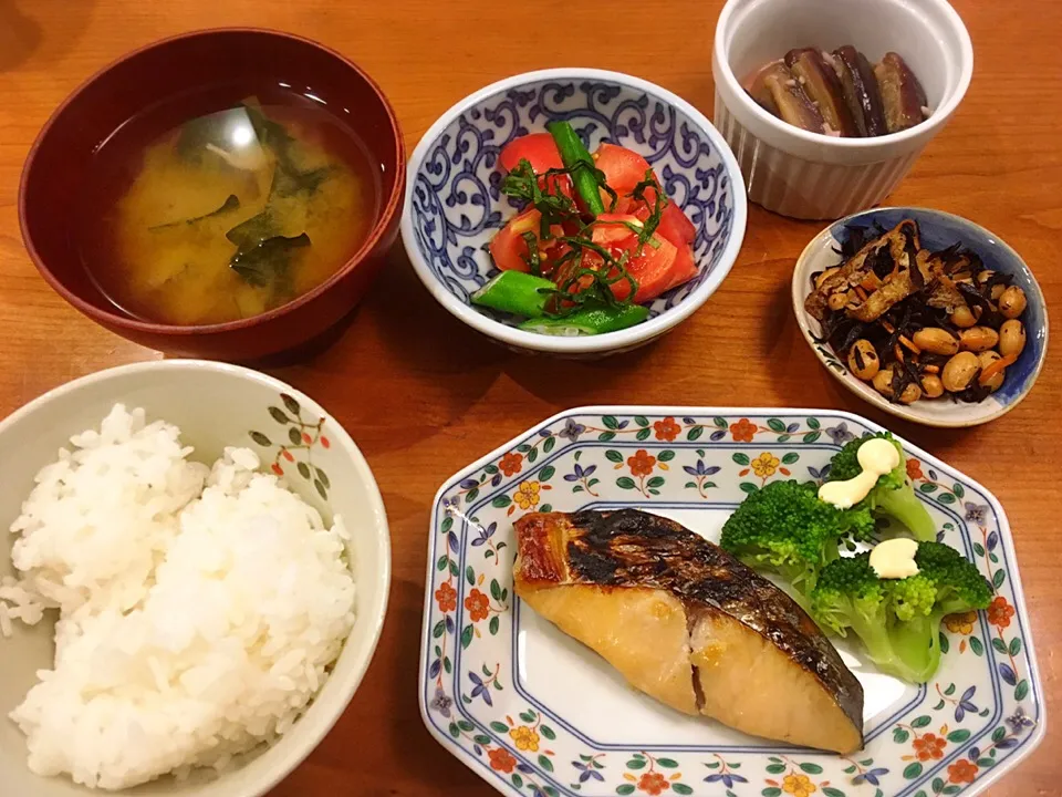 18/07/26 夕飯♪ 鰆昆布漬け ひじきと大豆の煮物 オクラとトマトの青じそ和え 茄子マリネ 味噌汁|ikukoさん