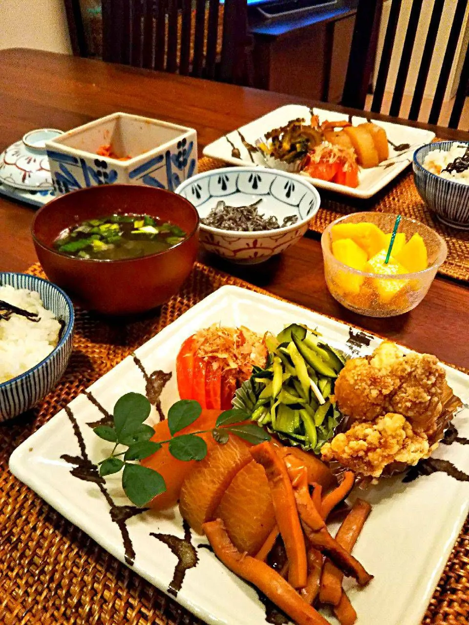 いか大根♪
梅干し炊き込み御飯  子供はきゅうりの酢の物
大人はゴーヤの和え物|omuさん