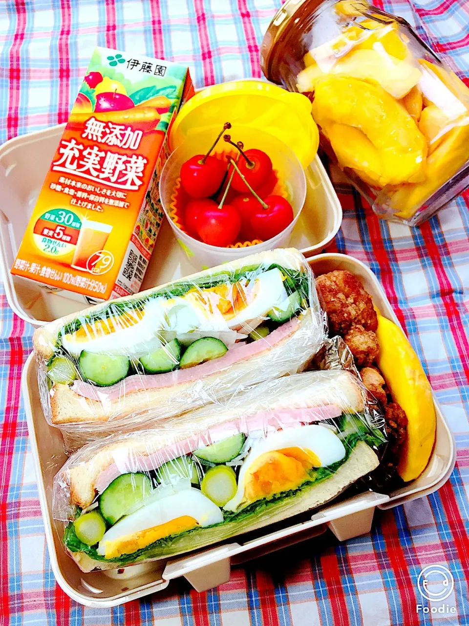 Snapdishの料理写真:#お弁当  #サンドイッチ弁当  #萌え断サンドイッチ 
 #お弁当じまん  #デザートはサクランボ  #庭で採れたシリーズ  #blueberry  #ブルーベリー|Blueberry🫐さん