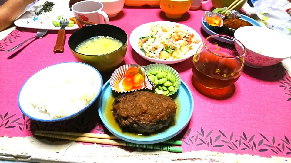 Snapdishの料理写真:#肉料理 #ハンバーグ #ポテトサラダ|sさん