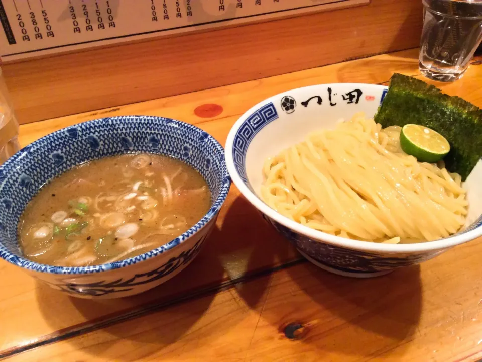 そしてお決まりのシメのラーメン😂🍜
飯田橋 つじ田さんにつけ麺😋|アライさんさん