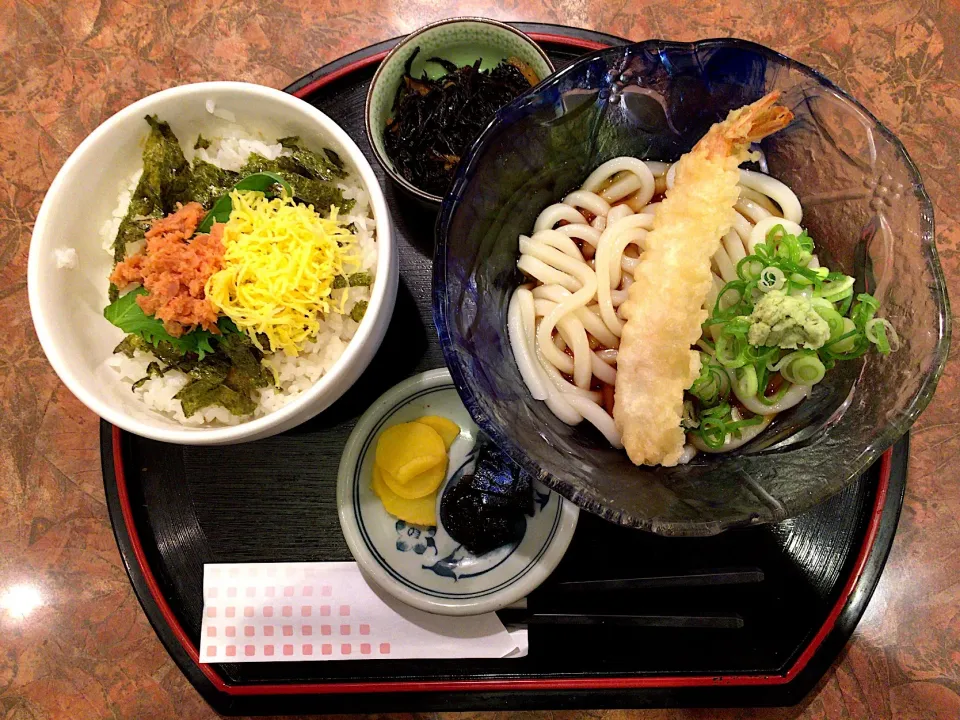 おすすめ定食(シャケフレーク丼と冷やし天ぷらうどん)|ばーさんさん