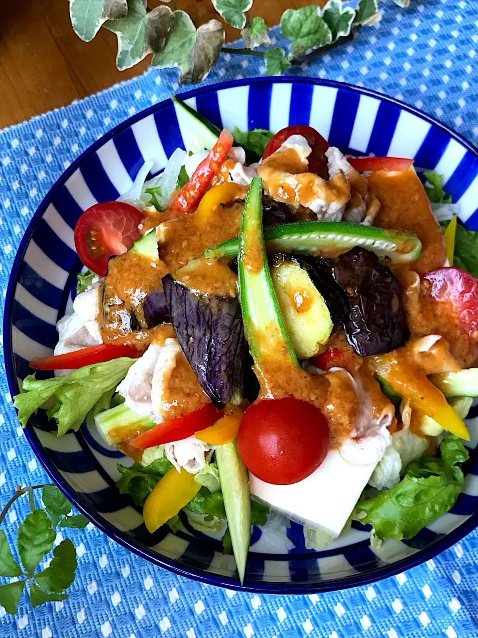 🍆🐷野菜もお肉も モリモリ🥒 豚しゃぶ揚げナス豆腐の棒棒ソースサラダ🥗|Hollyさん