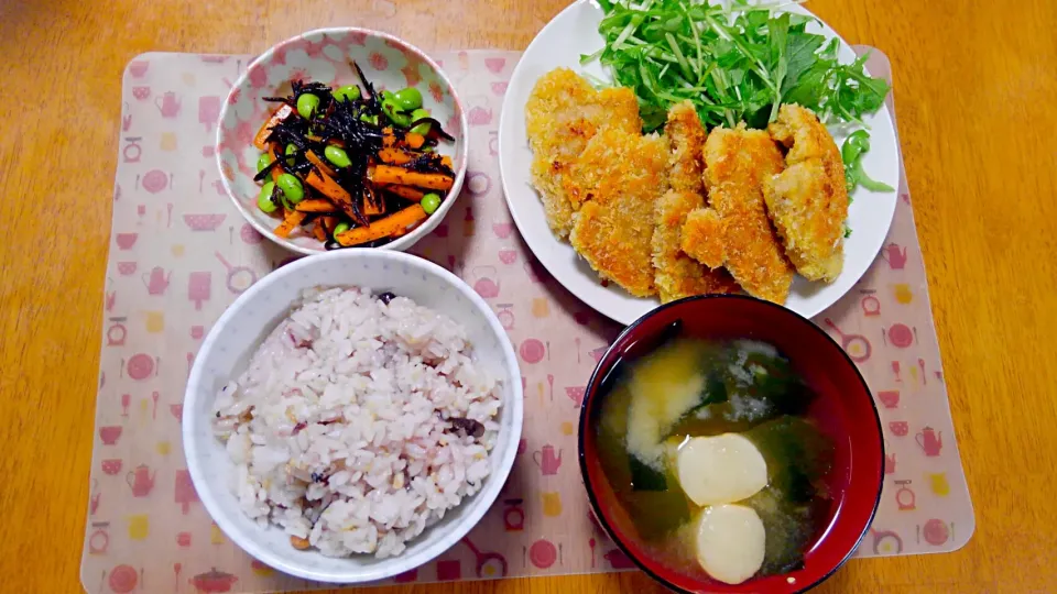 ６月２９日　とんかつ　ひじきと枝豆のサラダ　お麩とわかめのお味噌汁|いもこ。さん