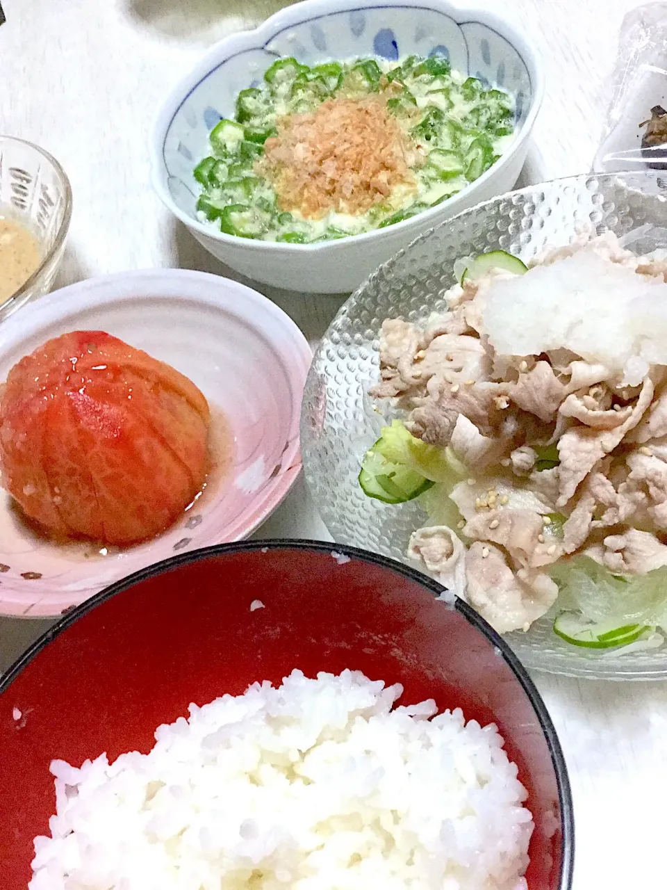 Snapdishの料理写真:冷しゃぶ、ナスの浅漬け、山芋とオクラのネバネバ丼、冷やしトマト|Ayaさん