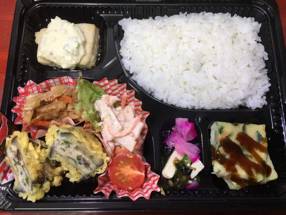 Snapdishの料理写真:お任せメニュー  日替わり宅配弁当 豊川市豊橋市一部エリア宅配|Naokazu Kuritaさん