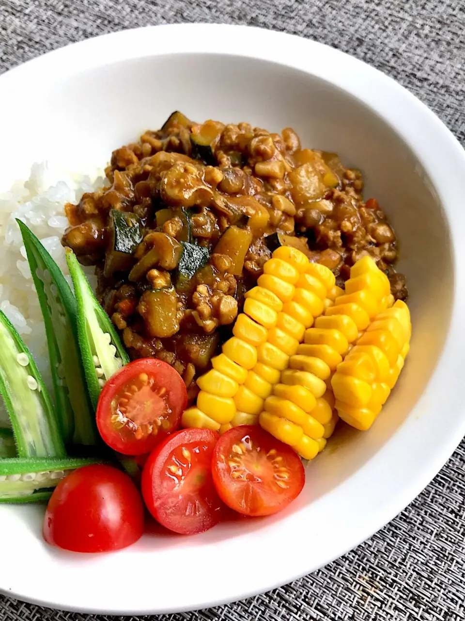 🍅夏野菜キーマカレー🌽で
元気チャージ完了🔋⚡️
#夏野菜カレー|あまねこ🌿さん