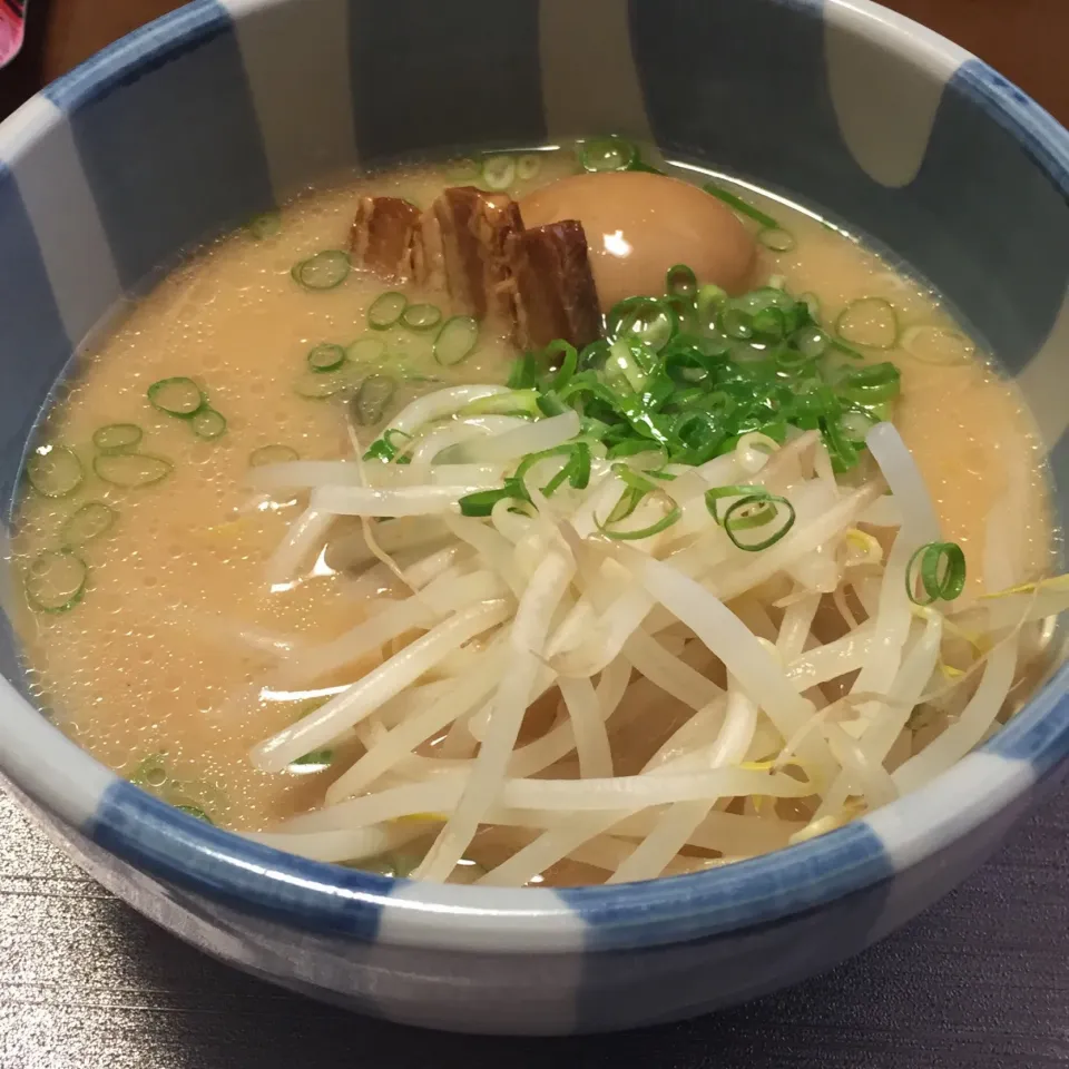 Snapdishの料理写真:中村屋 豚骨ラーメン|愛ペガさん