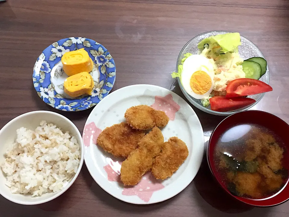 ヒレカツ ポテトサラダ 玉子焼き わかめの味噌汁|おさむん17さん