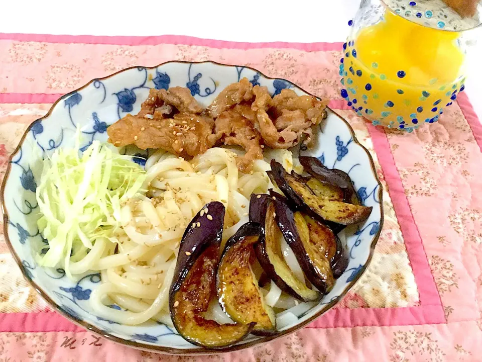 焼きナスと豚こまみその冷やしうどん☘|えりちゃんさん