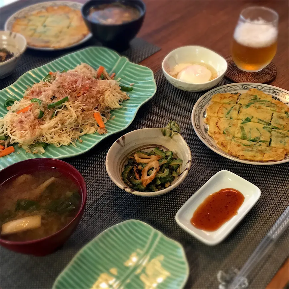 Snapdishの料理写真:チヂミ
そうめんチャンプル
ちくわとゴーヤ、塩昆布のマヨ炒め
温泉卵
味噌汁|𓇼 Ⓢ Ⓗ Ⓘ Ⓝ Ⓞ Ⓑ Ⓤ 𓇼さん