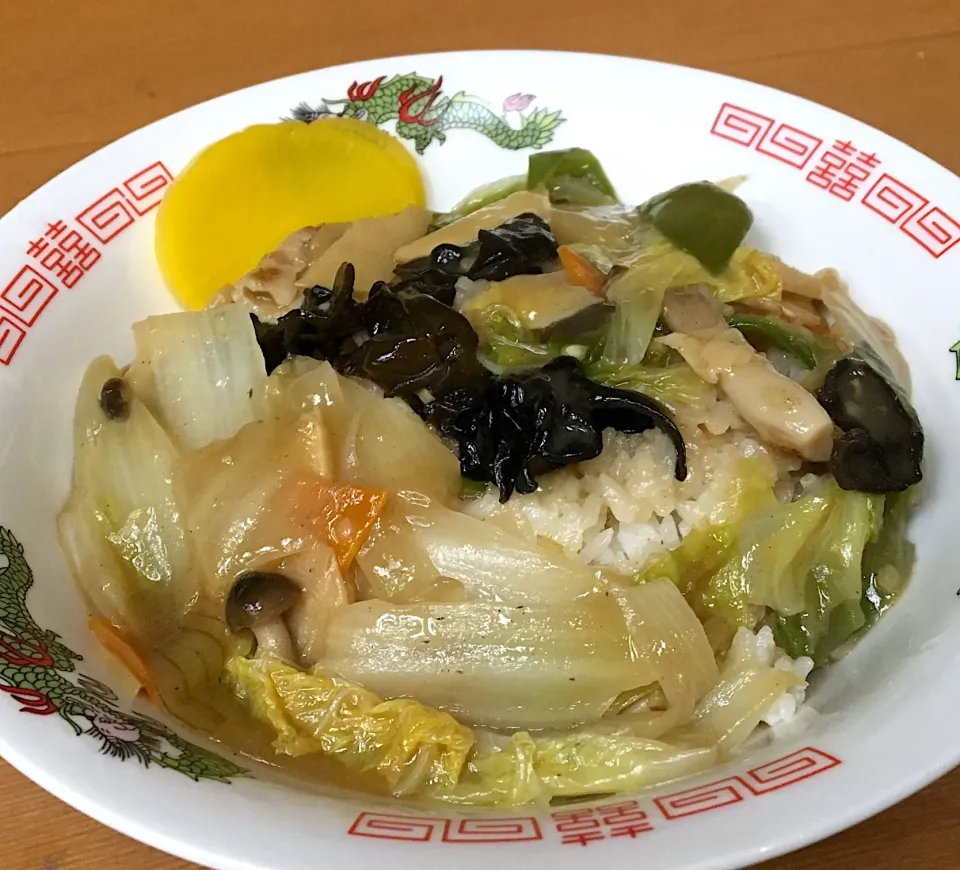 Snapdishの料理写真:本日の賄い  晩ごはん⭐️⭐️⭐️ ピリッと胡椒のきいた中華丼😏|ぽんたさん