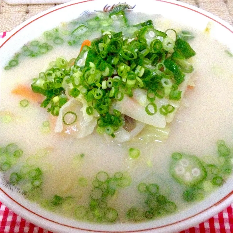 夜中の罪悪感無し⁉️の野菜たっぷり塩ラーメン🍜#サッポロ一番塩ラーメン #偶に食べたくなる|まいりさん