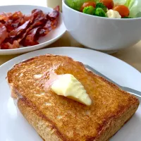 ハードトースト
独特のふわふわもちもちの食感|赤いウインナーさん