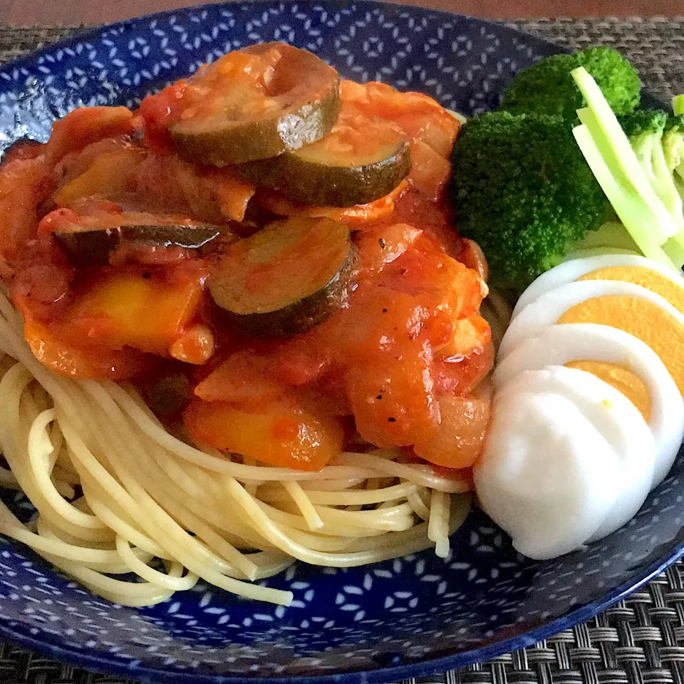 7/29 #昼ごはん  #単身赴任飯 
鶏肉のトマト煮パスタセット|Koichi GOGOさん