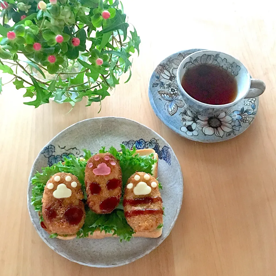 Snapdishの料理写真:ネコの手コロッケのオープントースト|jarinkoさん