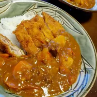 夏バテなんてっ‼
ガッツリ💪カツカレー🙌|ふりるさん